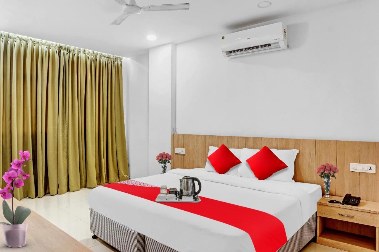 Oyo Flagship Hotel Bluemoon 瓦朗加尔 外观 照片