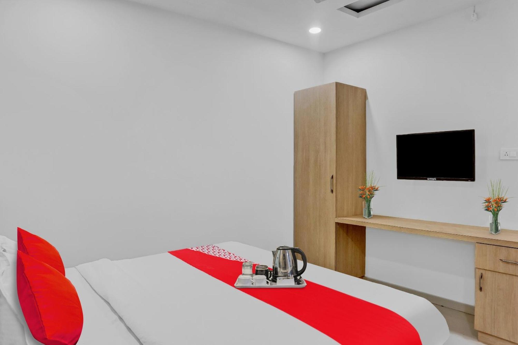 Oyo Flagship Hotel Bluemoon 瓦朗加尔 外观 照片