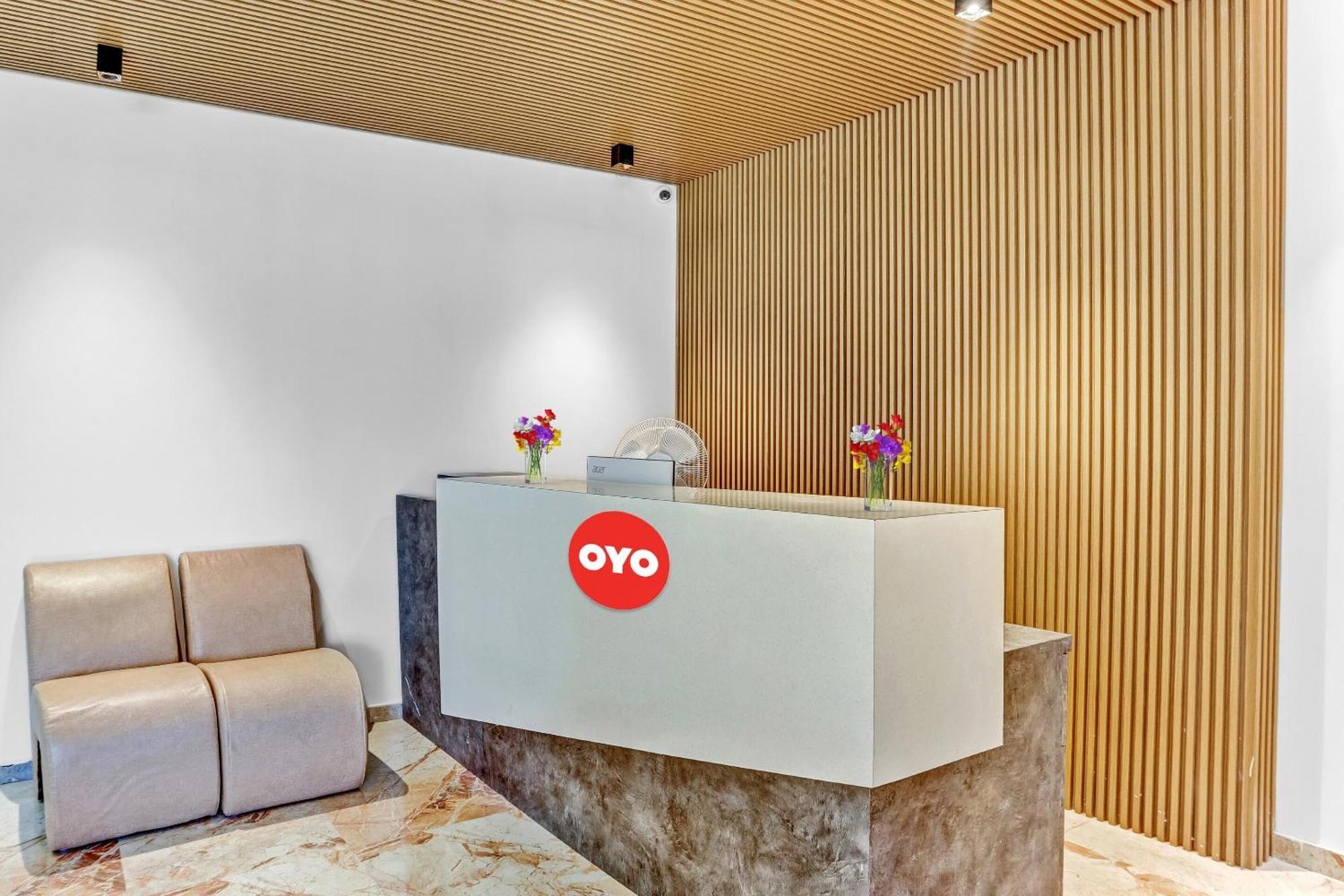 Oyo Flagship Hotel Bluemoon 瓦朗加尔 外观 照片