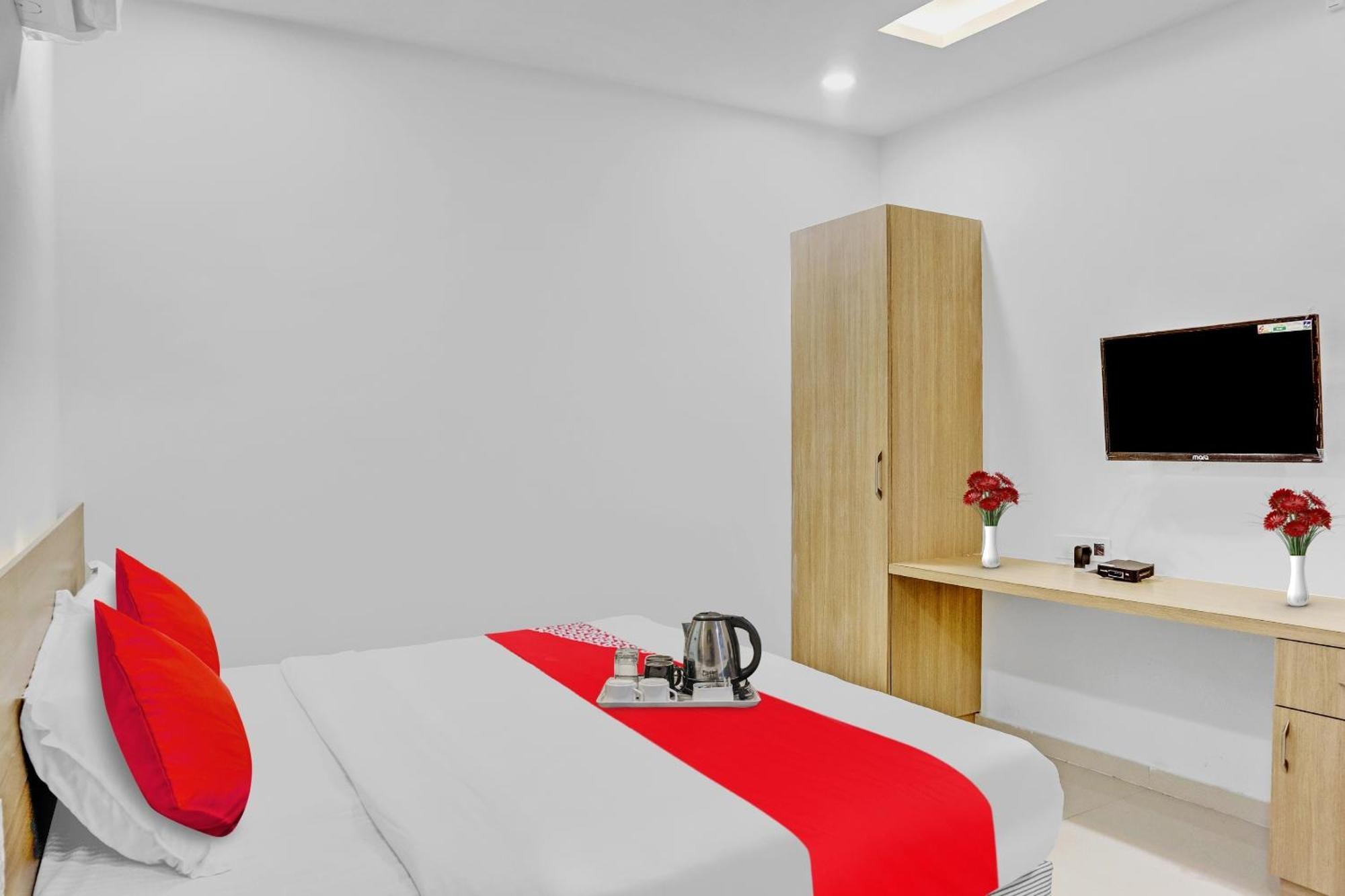 Oyo Flagship Hotel Bluemoon 瓦朗加尔 外观 照片